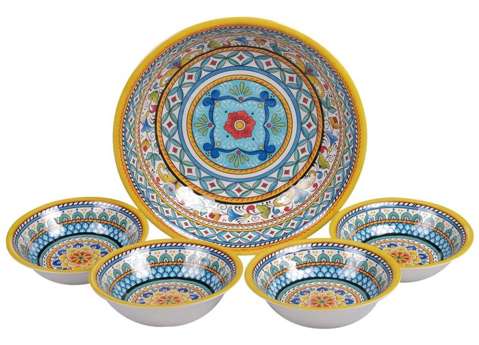 The five-piece set of salad bowls with vibrant patterns