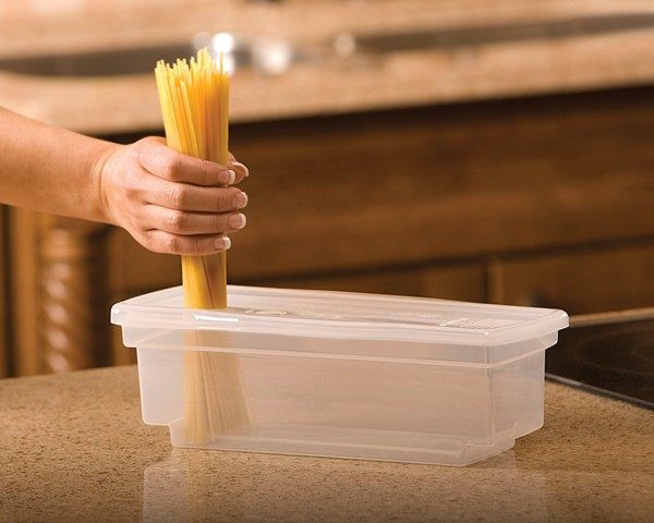 A clear, box-shaped pasta cooker, complete with a portion measurer on its lid.