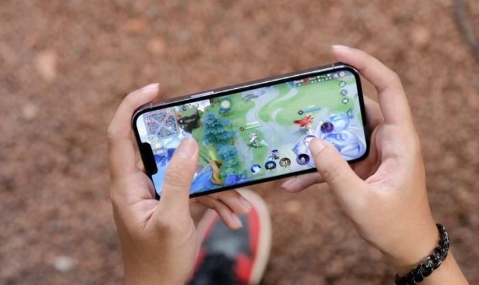 Lựa chọn game phù hợp với cấu hình điện thoại để giảm lag khi chơi game trên điện thoại