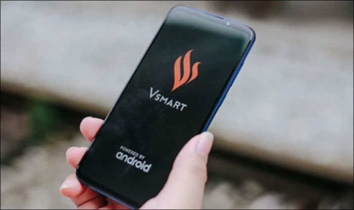 Khởi động lại bằng nút nguồn khi điện thoại Vsmart không thể khởi động