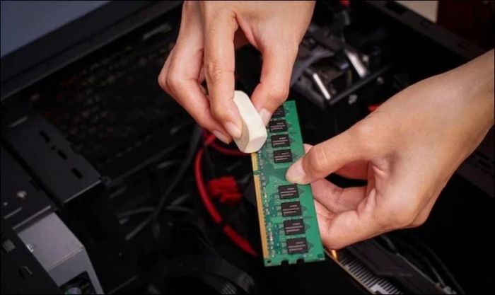 Cách xử lý lỗi lỏng RAM trên laptop