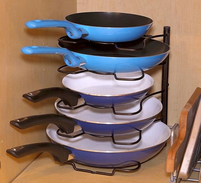 The organizer placed vertically