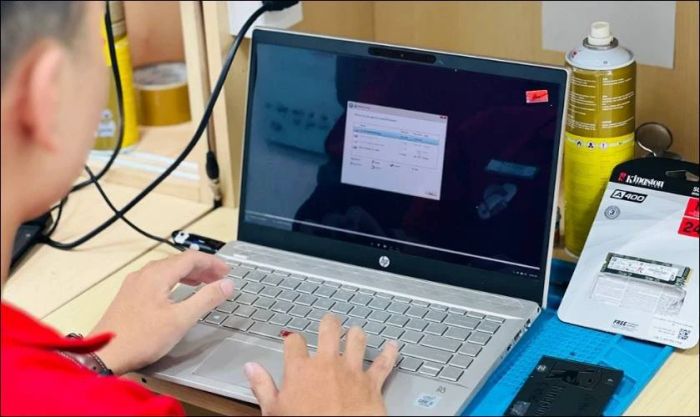 Lưu ý khi viền màn hình laptop bị lỗi hở sáng
