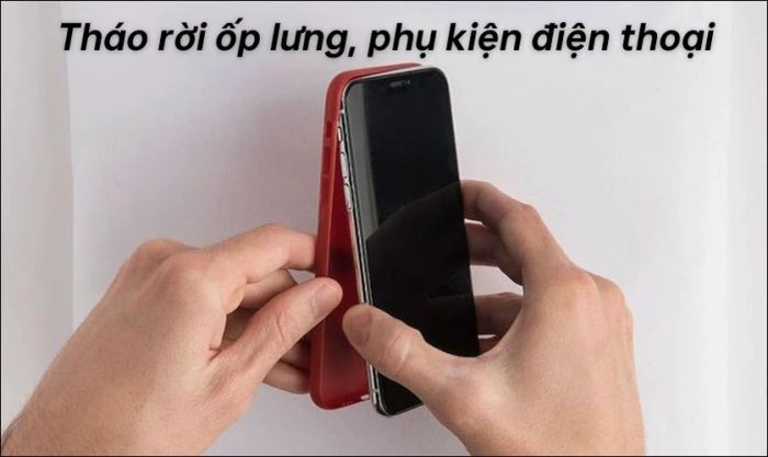 Tháo rời ốp lưng, phụ kiện điện thoại