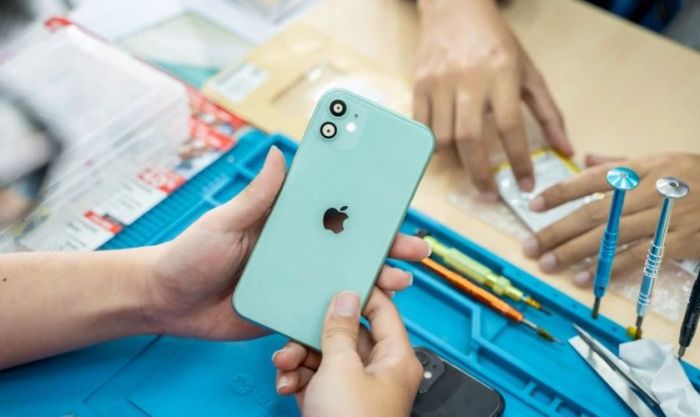 Mang iPhone đến trung tâm bảo hành