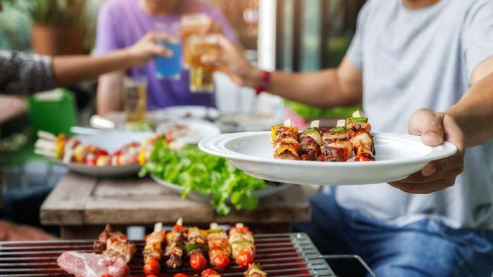 13 Thoughtful Gifts for Hosts That Will Make You the BBQ Hero