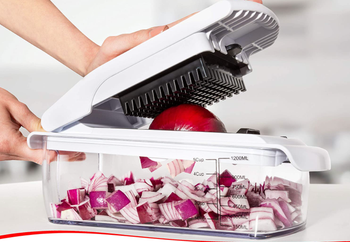 A model pressing down on a top to slice an onion