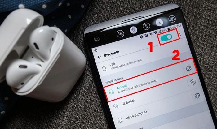 Bật Bluetooth trên Android. Chờ máy tìm thấy AirPods và chọn tên thiết bị để hoàn tất kết nối.