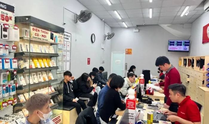 Đến trung tâm sửa chữa uy tín để xử lý khi iPad bị vô hiệu hóa.