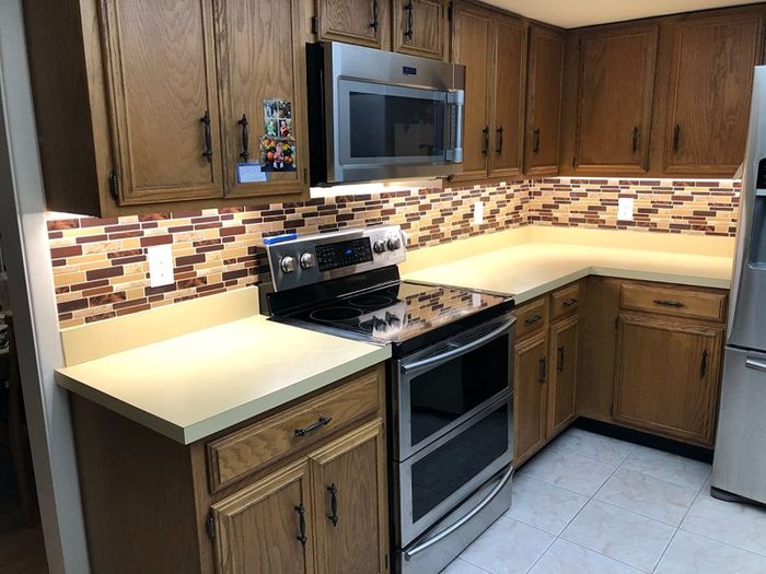 Reviewer's kitchen before applying the backsplash stickers