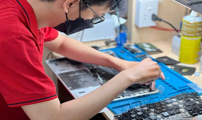 Vệ sinh máy tính và laptop khi chúng bị chậm sau một thời gian dài sử dụng.