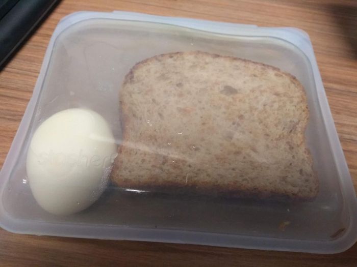 A reviewer's photo showing a sandwich and egg inside a clear reusable bag