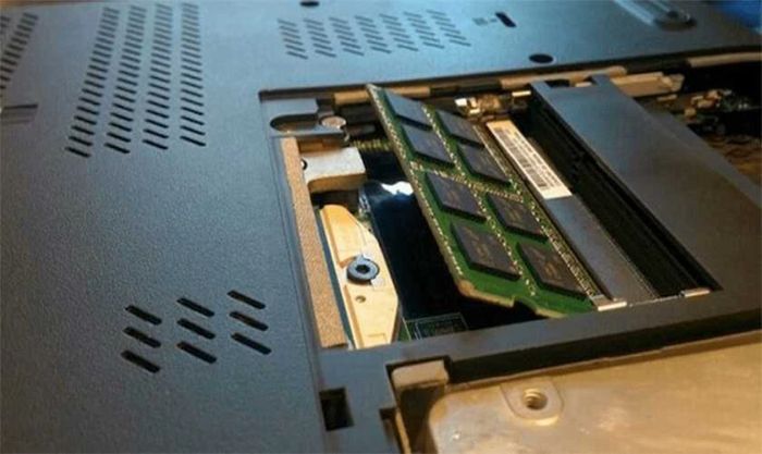 Nâng cấp RAM nếu laptop đang chạy chậm để tăng hiệu suất.
