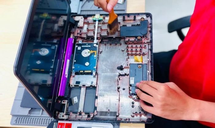 Đảm bảo bảo dưỡng và vệ sinh định kỳ cho laptop