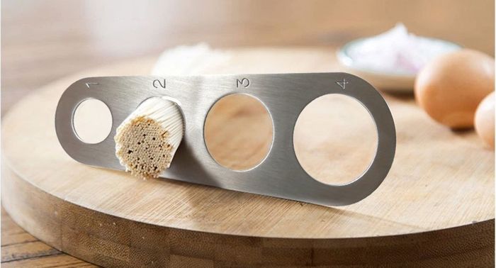 Pasta placed in between the pasta portion measuring tool
