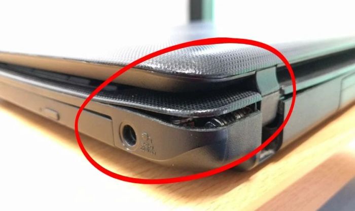 Laptop bị gãy bản lề là bị làm sao? 