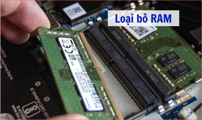 Tháo gỡ phần cứng như RAM hoặc ổ cứng nếu mới lắp thêm
