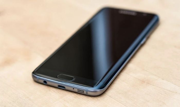 Các nguyên nhân khiến điện thoại Samsung bị màn hình đen nhưng vẫn hoạt động