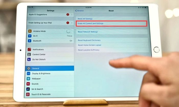 Chọn Erase All Content and Settings