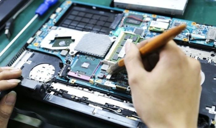 Vệ sinh laptop khi gặp lỗi Boot Device Not Found