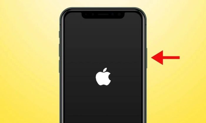 Giữ nút nguồn để thực hiện khởi động lại iPhone