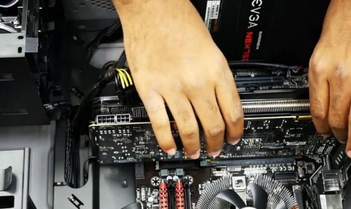 Màn hình máy tính xuất hiện ô vuông do lỗi card đồ họa hoặc driver đồ họa