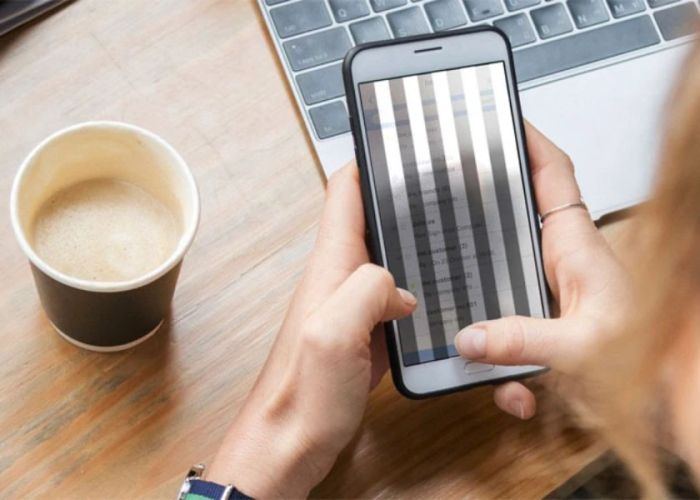 lỗi màn hình điện thoại bị nhiễu từ