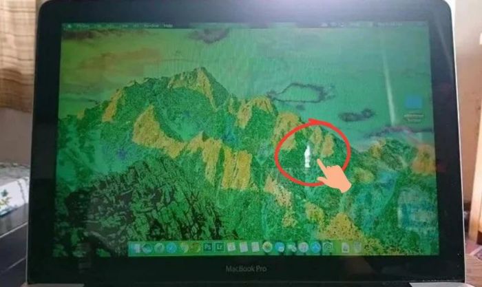 Kiểm tra kỹ lưỡng từng khu vực để phát hiện đốm sáng bất thường