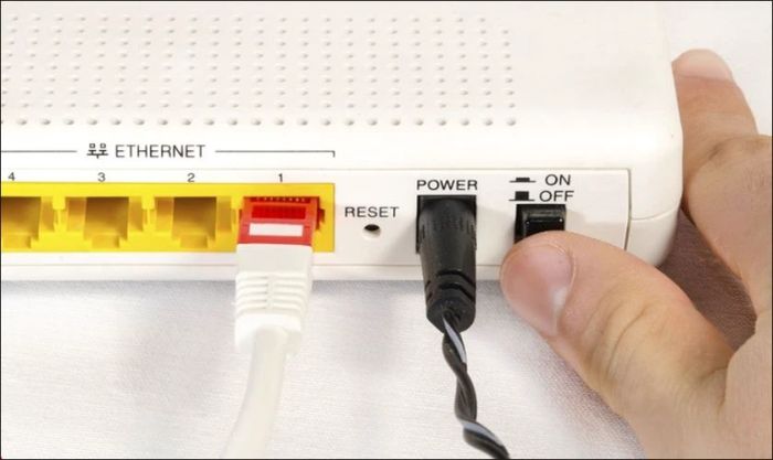 Khôi phục kết nối WiFi laptop bằng cách khởi động lại Router