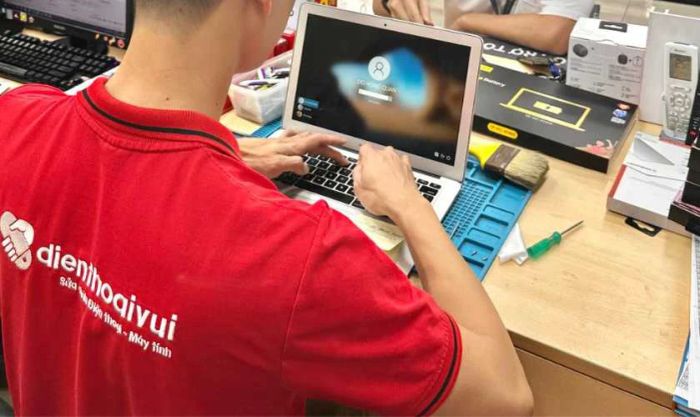 Sửa lỗi laptop chỉ nghe được headphone không nghe được loa ngoài