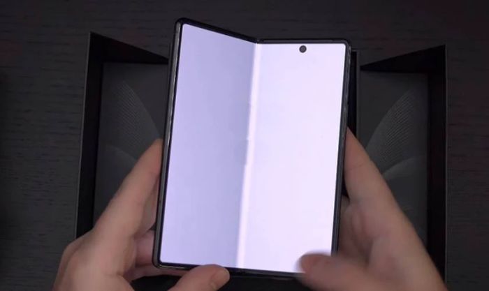 Nhận biết các dấu hiệu màn hình điện thoại Samsung bị trắng xóa