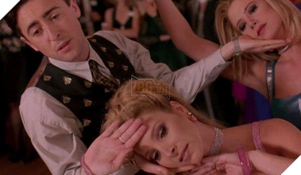 Alan Cumming luôn được yêu cầu tái hiện lại điệu nhảy trong bộ phim Romy And Michele's High School Reunion. 2