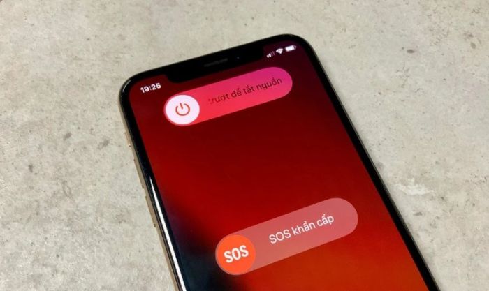 Khởi động lại điện thoại để giải quyết vấn đề về thiết bị