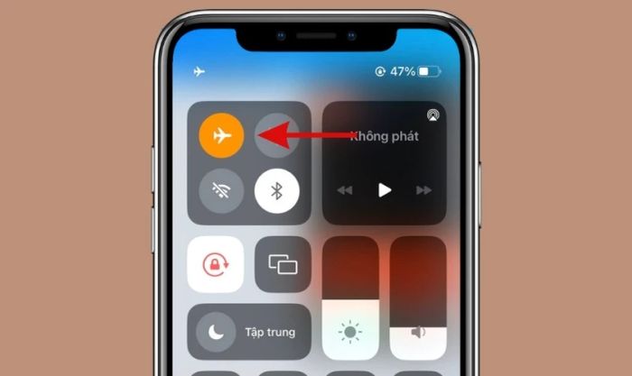Bật tắt chế độ máy bay để khắc phục sự cố kết nối trên Shopee