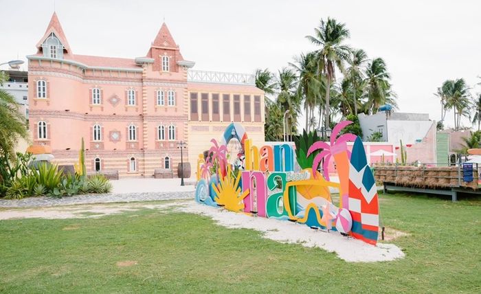 Hanna Beach Mũi Né, một thiên đường nhiệt đới tuyệt đẹp nằm bên bờ biển Phan Thiết, là điểm đến lý tưởng cho những ai yêu thích sự bình yên của biển cả.