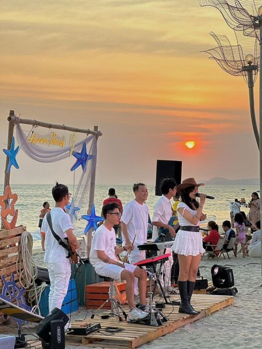 Hanna Beach Mũi Né, thiên đường nhiệt đới nằm bên bờ biển Phan Thiết, nơi mang đến không gian thư giãn tuyệt vời và đầy sắc màu.