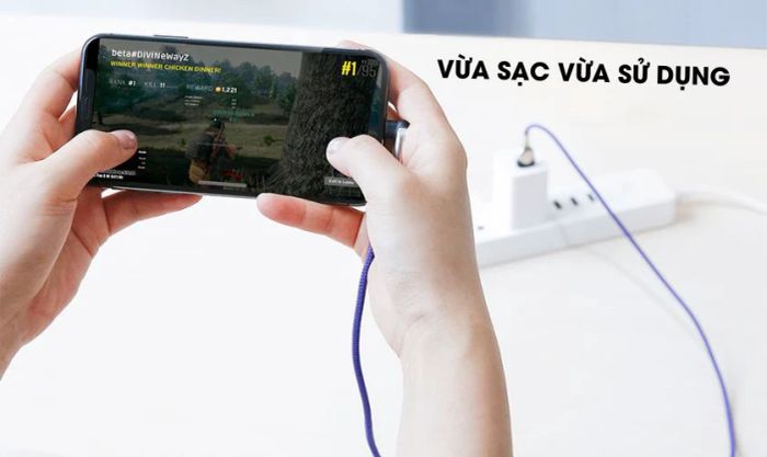 Không nên sử dụng điện thoại khi đang sạc