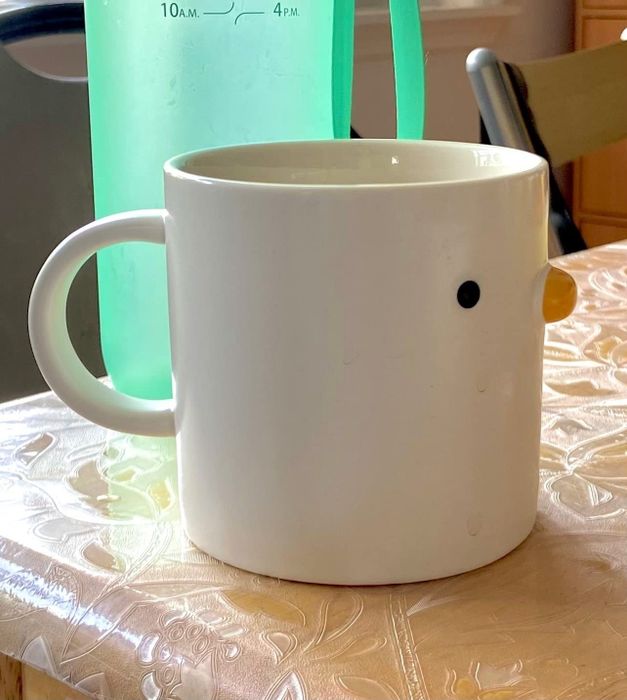 The side view of the duck mug