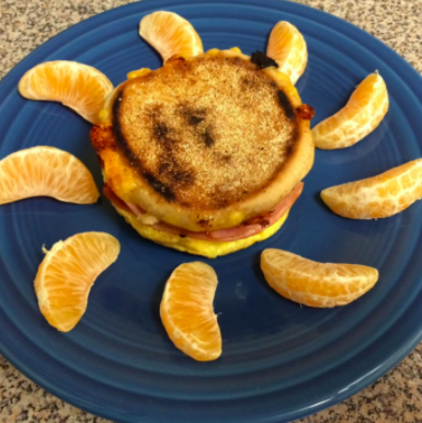 The same reviewer uses the double breakfast sandwich maker to create an egg sandwich, served with a side of clementines