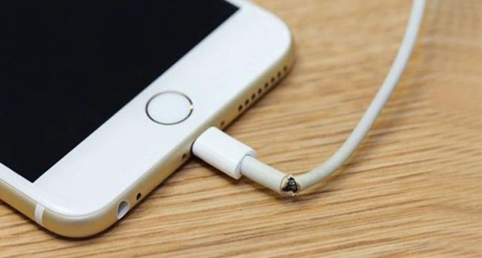Khắc phục lỗi iPhone báo phụ kiện không được hỗ trợ khi cắm sạc.
