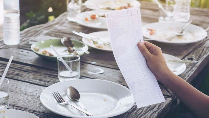 17 Sneakiest Ways Restaurants Get You to Spend More (and How to Avoid It)