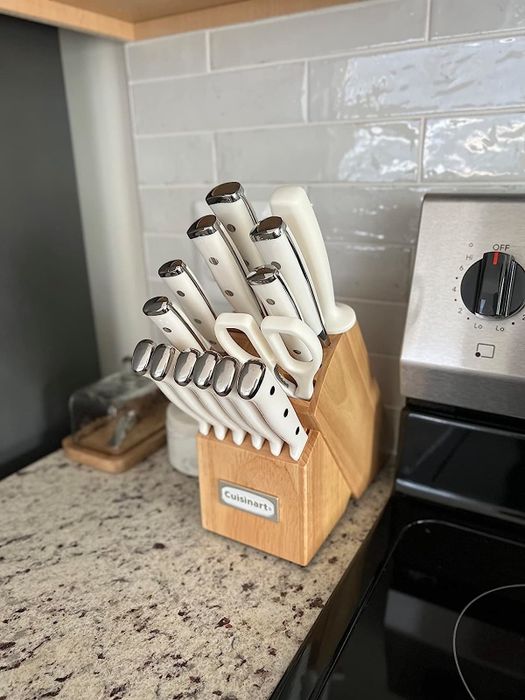 Reviewer's white knife set displayed in a block