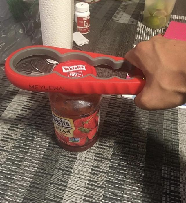 reviewer demonstrating the jar opener to open a jar of jam