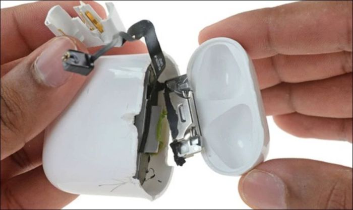 Lỗi AirPods không sạc được pin sẽ khiến tai nghe tự động ngắt kết nối