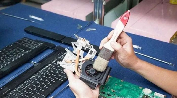 Thực hiện vệ sinh Macbook định kỳ