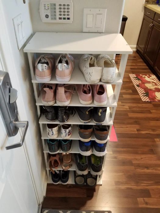 Reviewer image showcasing the white shoe tower.