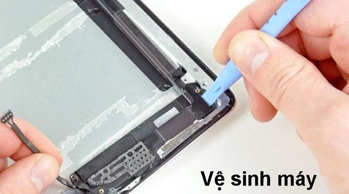 Vệ sinh iPad định kỳ