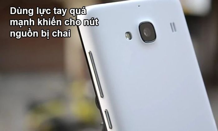 Lý do nút nguồn hư hỏng khi dùng lực ấn quá mạnh