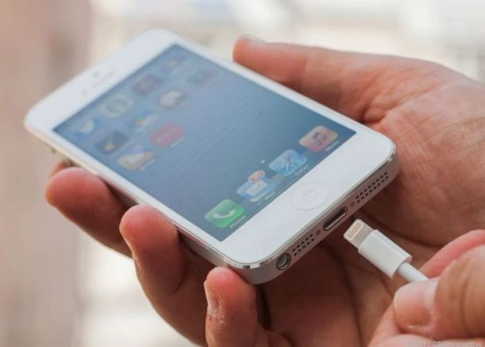 Khắc phục tình trạng iPhone không vào pin khi sạc