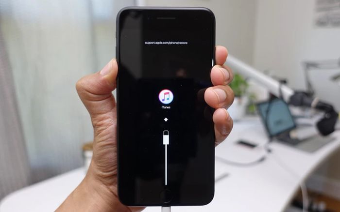 Làm thế nào để kiểm tra xem iPhone có nhận sạc hay không?